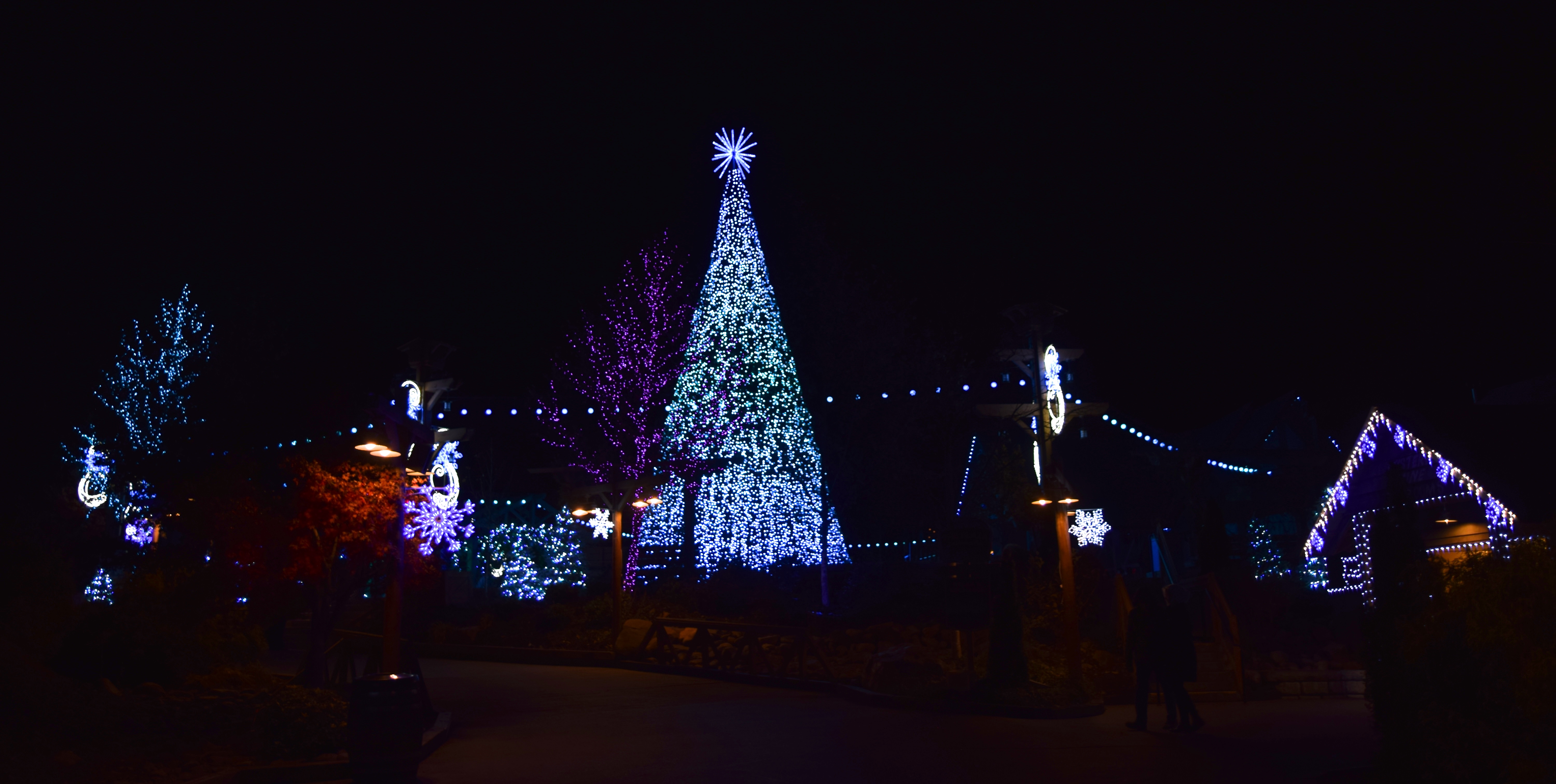 Smoky Mountain Christmas - Dollywood - 2018 - Coaster Kings