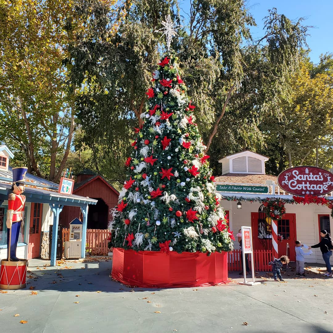 Six Flags Magic Mountain Update - Holiday in the Park 2019 - Coaster Kings